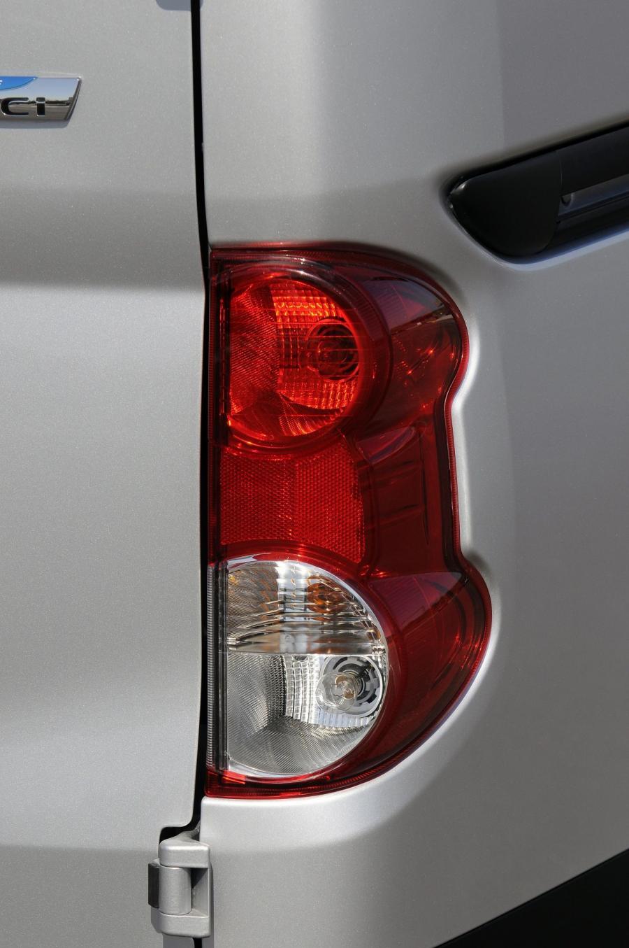  Nissan NV200 2009 года  (фото 49 из 108)